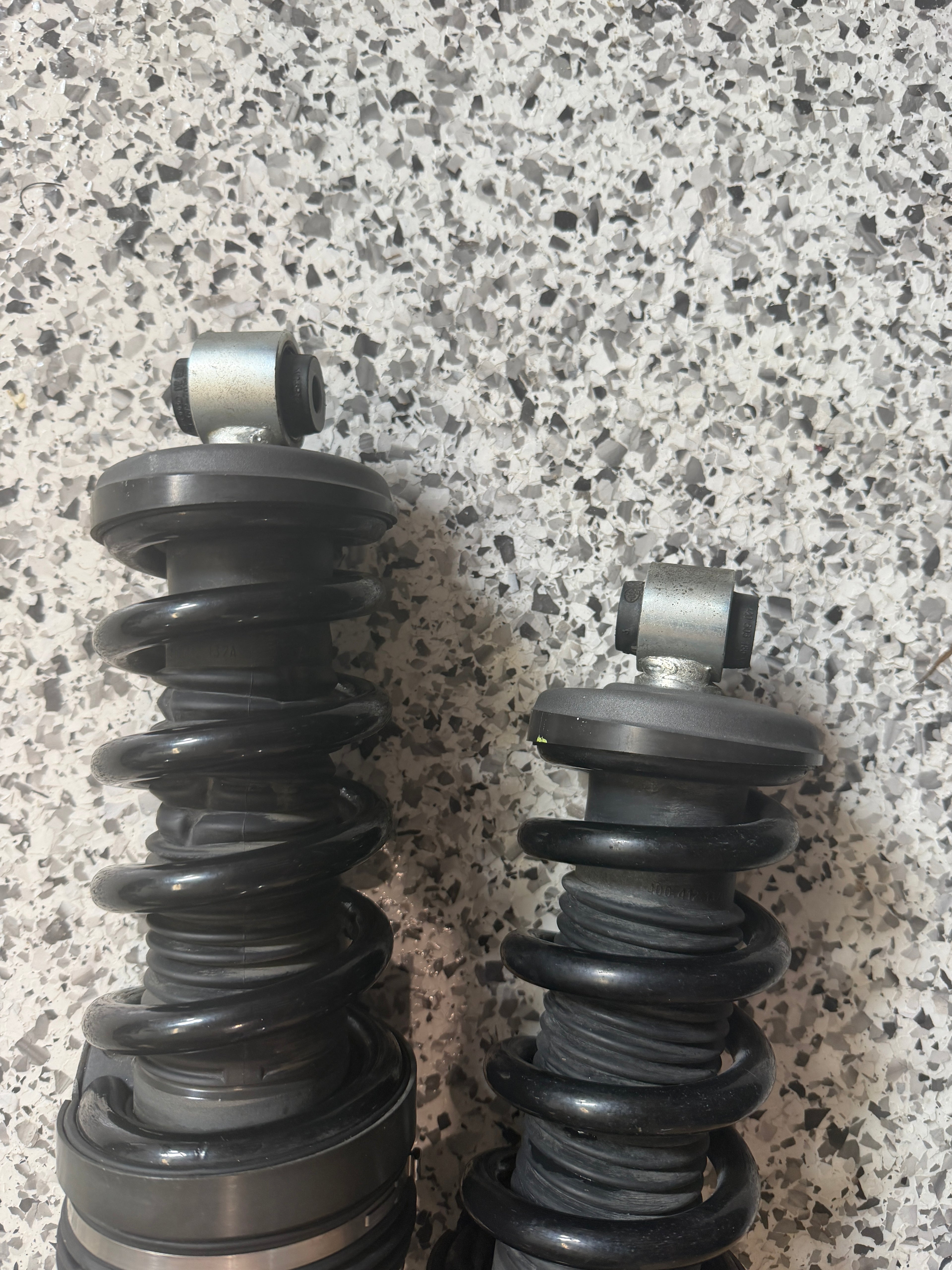 Lamborghini Gallardo LP Front Hyd Lift Shocks