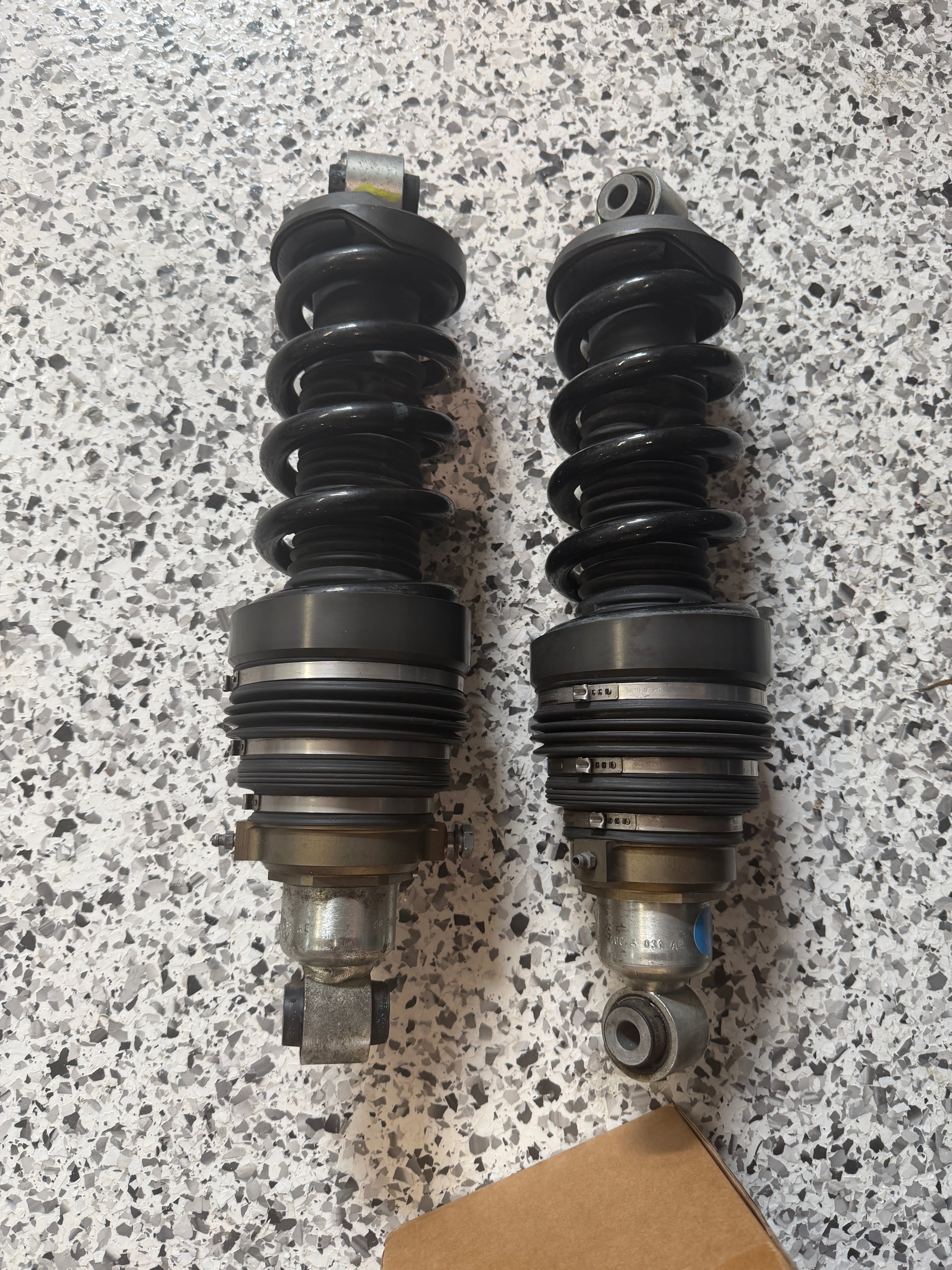 Lamborghini Gallardo LP Front Hyd Lift Shocks