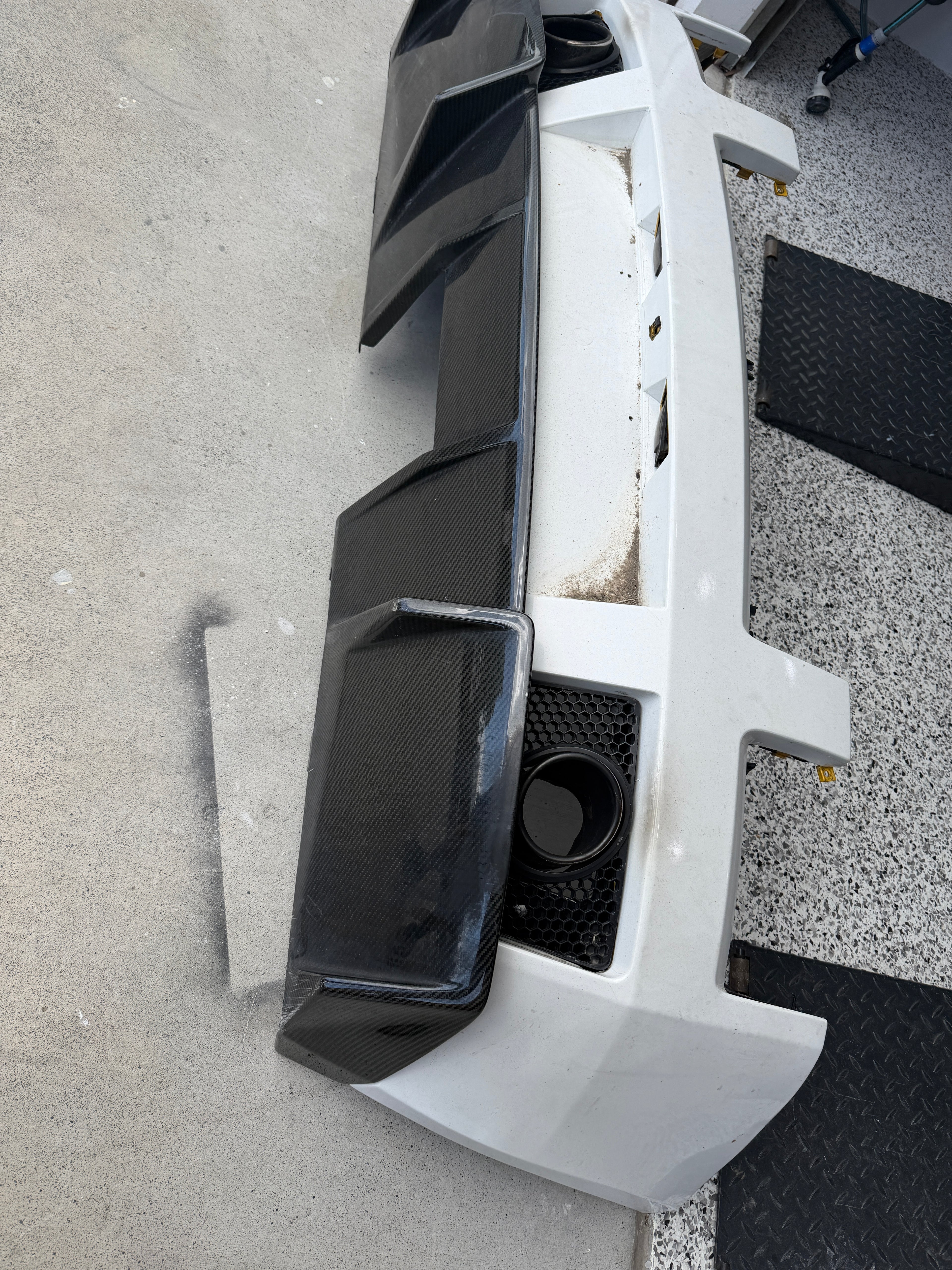 USED Pre LP Gallardo Carbon Fibre Rear Diffuser