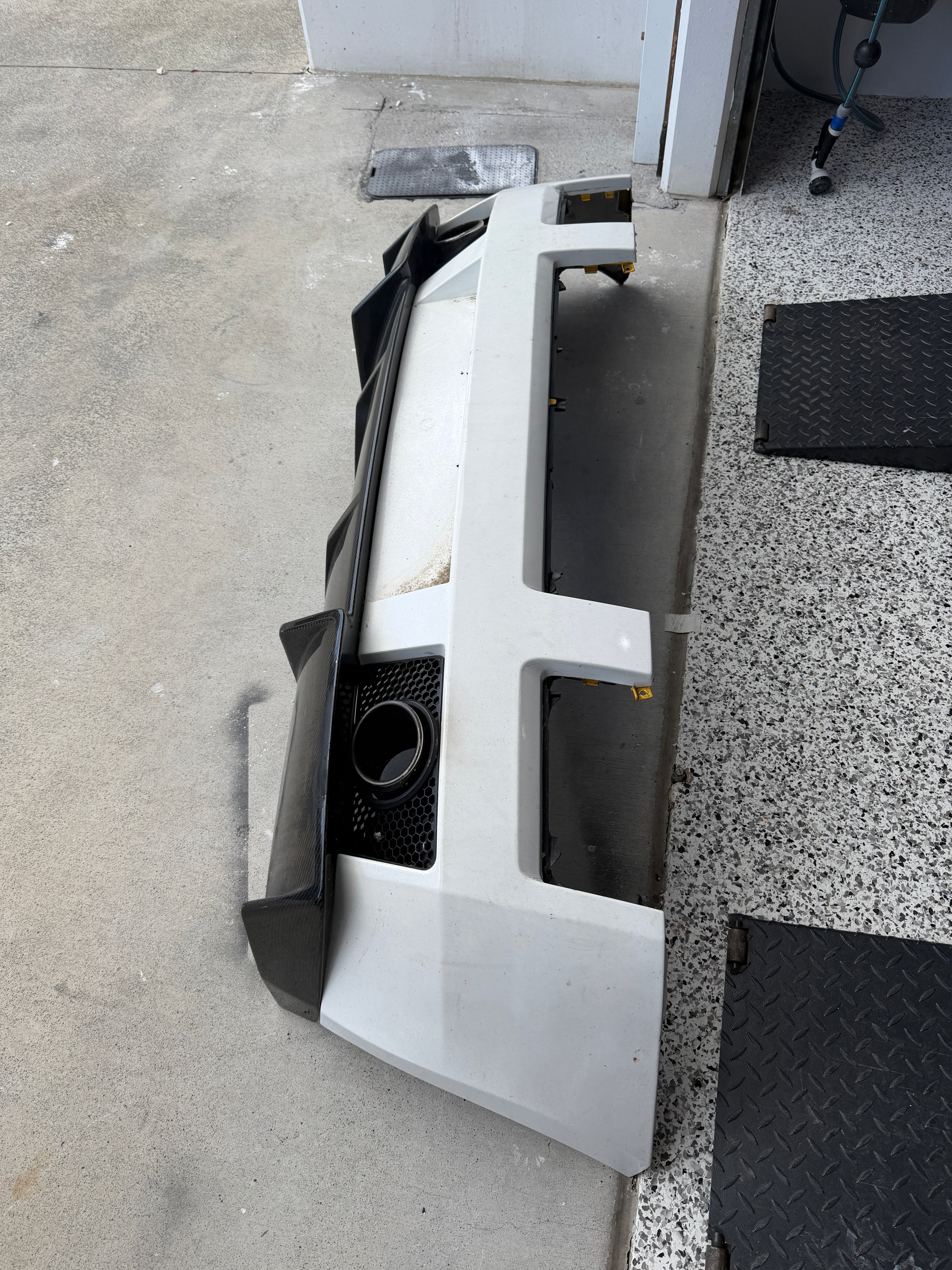 USED Pre LP Gallardo Carbon Fibre Rear Diffuser