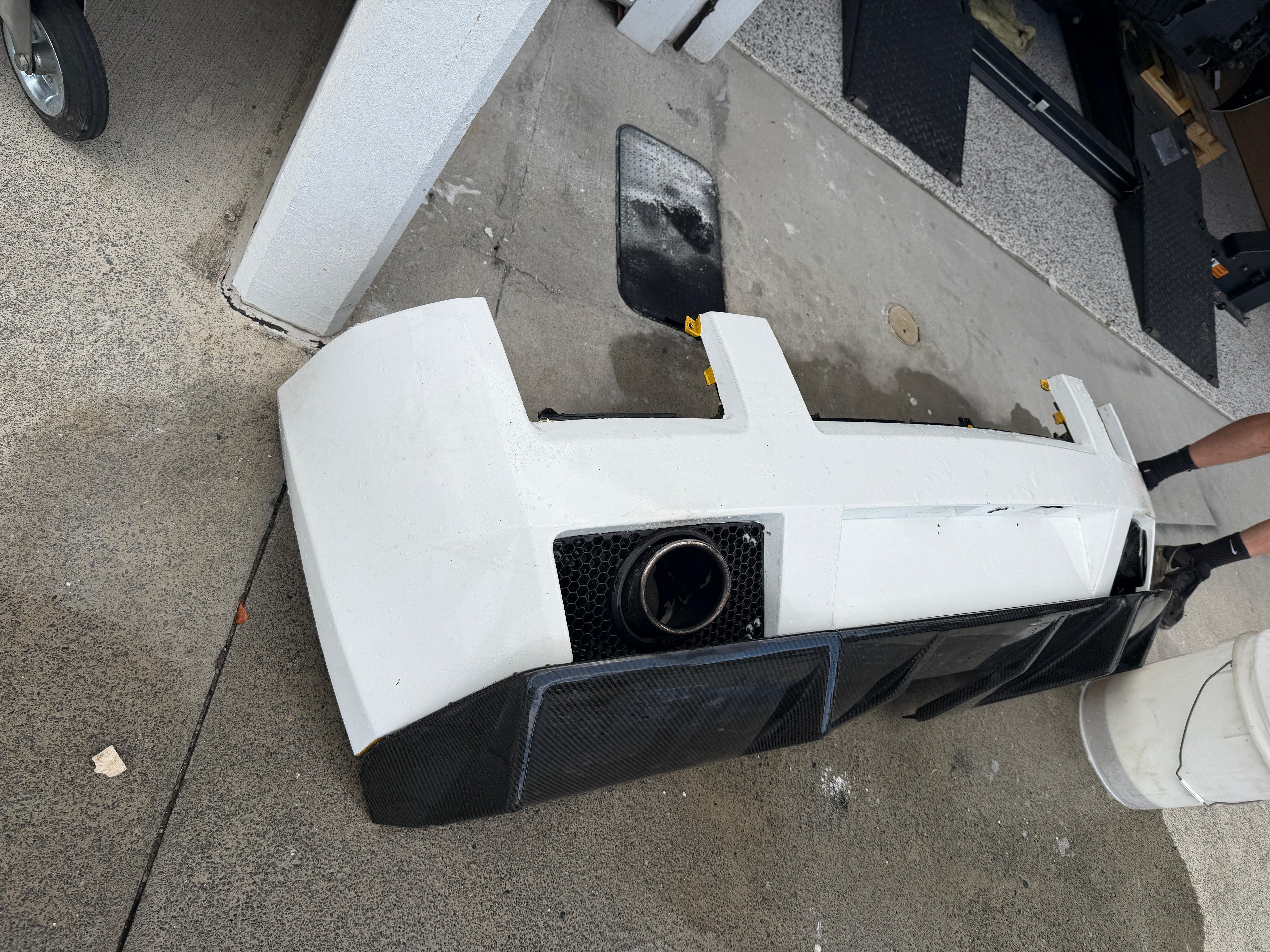 USED Pre LP Gallardo Carbon Fibre Rear Diffuser