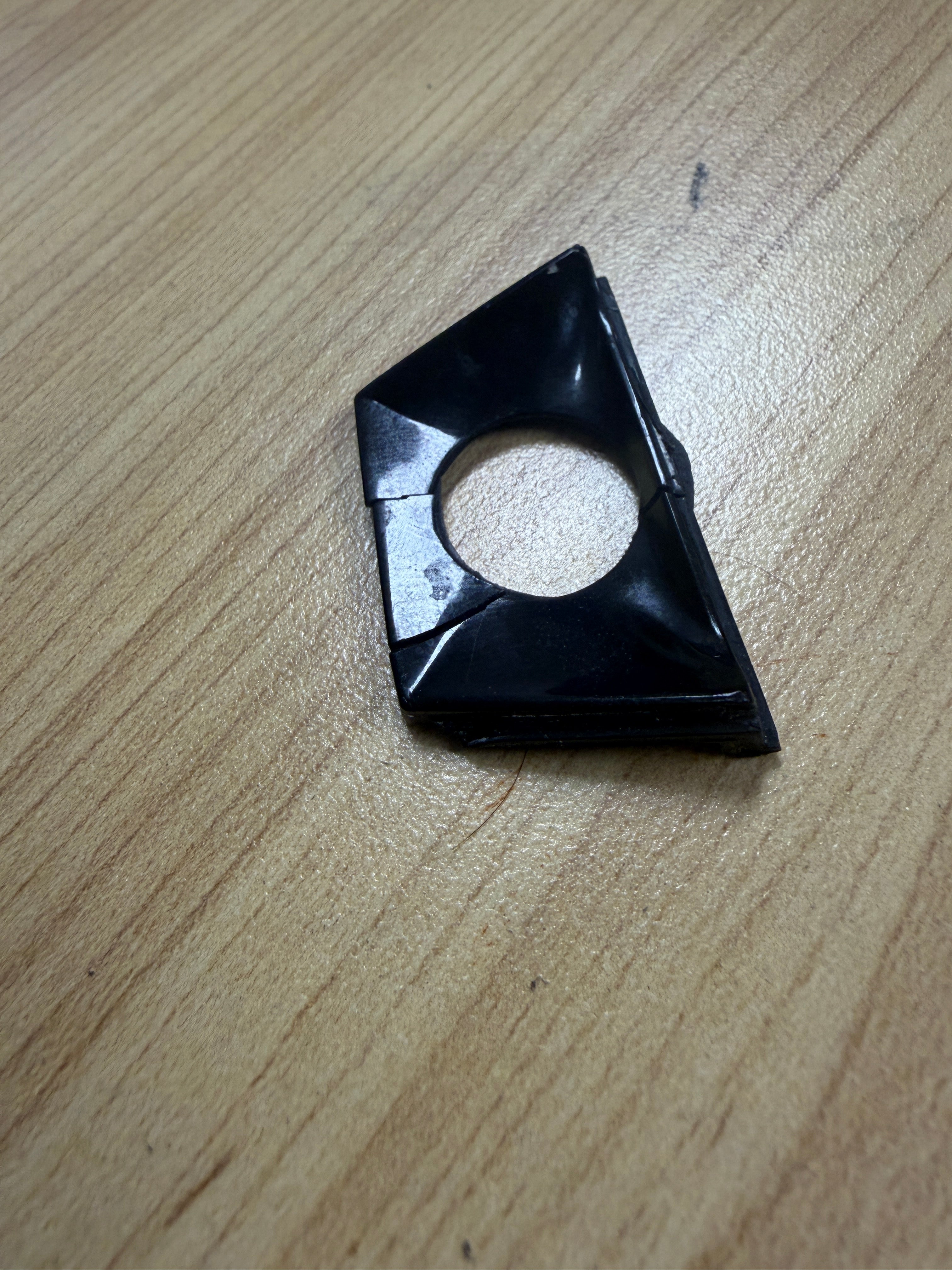 06/07/08 pre LP gallardo reverse camera plastic shroud 400862591A