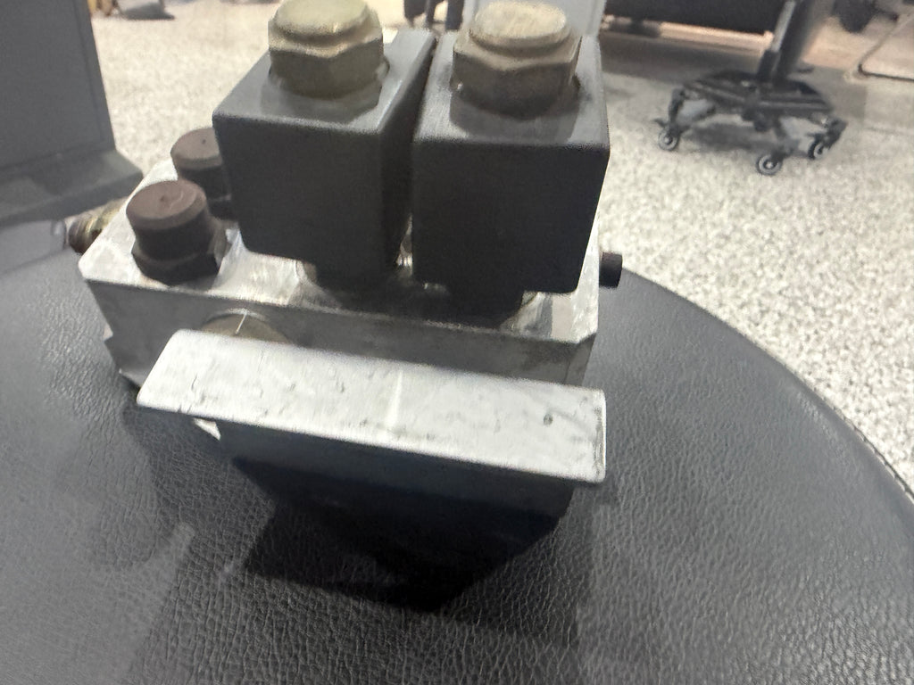 Pre LP 2006 Front Suspension Lift Block/Solonoid