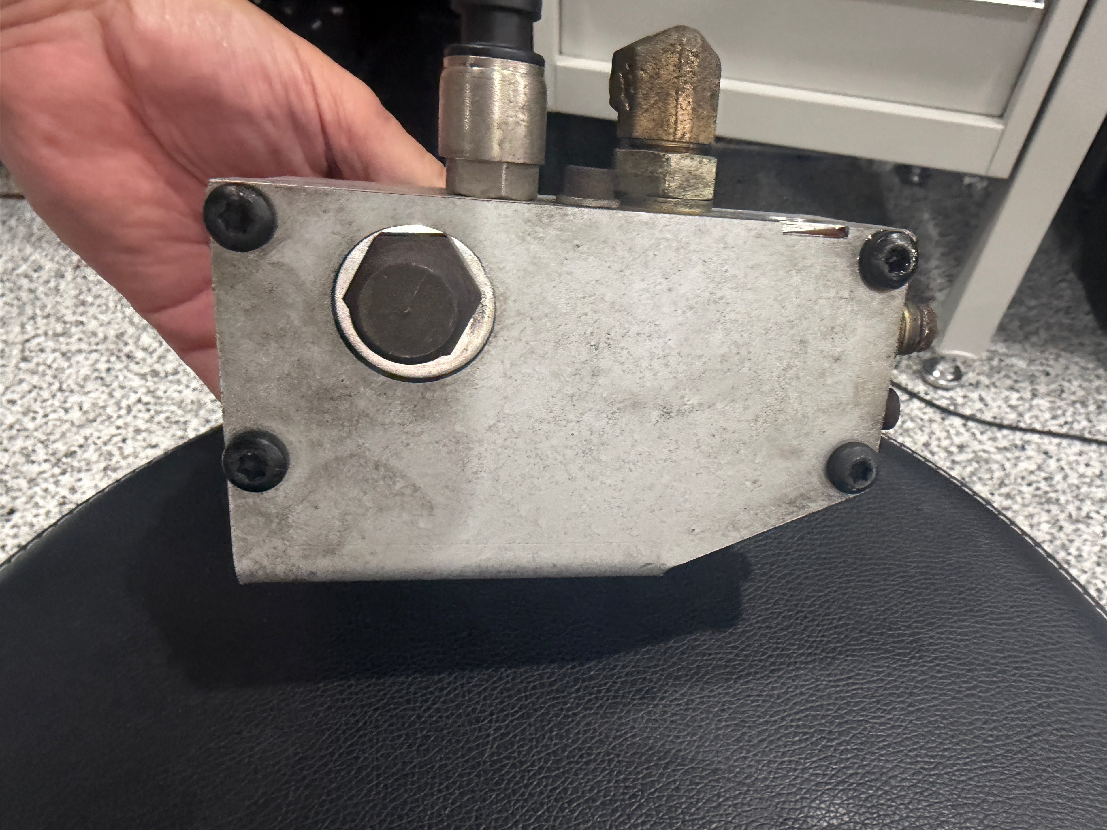 Pre LP 2006 Front Suspension Lift Block/Solonoid
